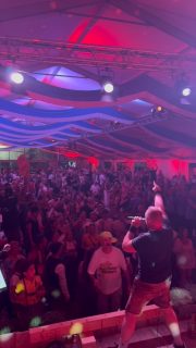 Die Hitzeschlacht von Buchdorf 🥵 
Trotz tropischer Temperaturen ein volles Zelt und durchgehend beste Stimmung bei der @ff_buchdorf 🫡

#jollysound #partyband #feuerwehrfest #bierzelt